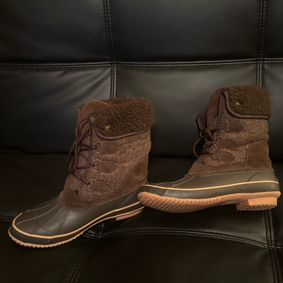 Size 10 Women's Brown Winter Boots - Picture 2 of 12